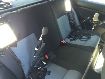 Dreh im Auto: Versteckte Mikrofone und Lichter